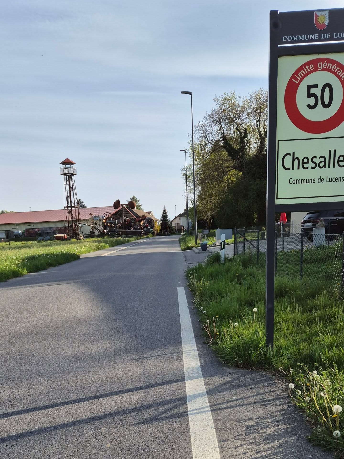 Retour à la maison, à la bonne vitesse. ☀️
Passage par Chesalles. Pas de chrono, pas de watts. Juste le soleil, la route et les jambes qui tournent. Transformer le trajet en sortie — c'est ça aussi le vélo.
#cycling #vélo #route #chesalles #lucens