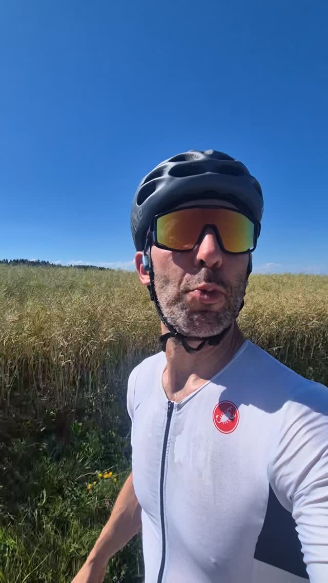 J'ai créé un calculateur d'hydratation pour mes athlètes. 💧
Electrolytes, sudation, chaleur — calculer ses besoins plutôt que les deviner. Au départ pensé pour les jeunes que j'entraîne, mais utile pour tout cycliste qui veut arrêter de jouer aux dés avec sa bouteille.
Lien dans ma bio. 🔗
#cycling #vtt #hydratation #fuelling #endurance